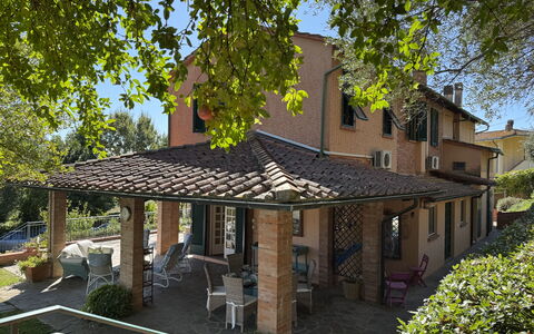 Casa Mia: Hus, Hjem, Tag, Sommerhus, Skygge, Veranda, Estate, Udendørs Struktur, Stol, Altan