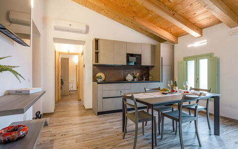Villa Zena: Indretning, Møbel, Træ, Gulvbelægning, Loft, Etage, Værelse, Hjem, Countertop, Køkken
