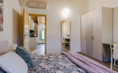 Zena Apartment: Indretning, Møbel, Gulvbelægning, Etage, Loft, Træ, Værelse, Textile, Soveværelse, Seng