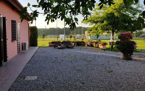 Appartamento Girasole Seaside and Pool: Have, Indkørsel, Lawn, Skygge, Gård, Flise, Landscaping, Walkway, Cobblestone, Gårdsplads