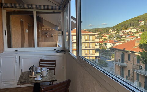 La Casa di Viviana Terrace, Close to the Beach: Lejlighed, Altan, Glas, Stol, Bejdse, Dagslys, Hårdttræ, Aluminium