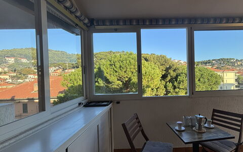 La Casa di Viviana Terrace, Close to the Beach: Møbel, Stol, Altan, Glas, Skygge, Udendørs Møbler, Hårdttræ, Dagslys, Udendørs Bord, Udendørs Struktur