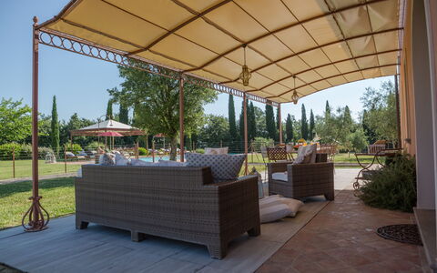 Villa Peccioli: Skygge, Baldakin, Møbel, Udendørs Møbler, Markise, Udendørs Struktur, Stol, Have, Udendørs Bord, Gazebo