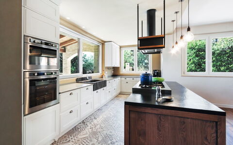 Villa Carciofa: Køkken, Countertop, Indretning, Køkken Apparat, Cabinetry, Træ, Loft, Gulvbelægning, Møbel, Lysarmatur