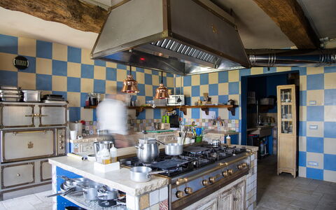 Le Tre Virtù Luxury Relais, Private Pool, Mugello: Køkken, Countertop, Komfur, Indretning, Belysning, Møbel, Køkken Apparat, Større Bandage, Gaskomfur, Komfur