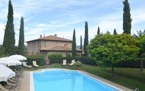 Podere Peteglia: Have, Estate, Hæk, Landscaping, Villa, Mansion, Gårdsplads, Evergreen, Hacienda