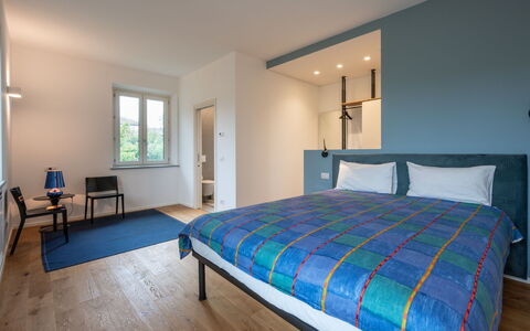 Cuadrat: Indretning, Møbel, Soveværelse, Væg, Seng, Gulvbelægning, Loft, Etage, Træ, Sengetøj