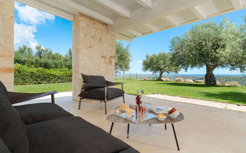 Villa Netina: Møbel, Stol, Udendørs Møbler, Skygge, Køkken & Spisebord, Have, Kaffebord, Landscaping, Design, Armlæn