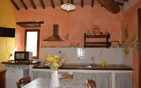 Agriturismo Bellavista, Private Pool, Val D'Orcia: Møbel, Indretning, Træ, Gulvbelægning, Værelse, Etage, Loft, Hjem, Stol, Køkken