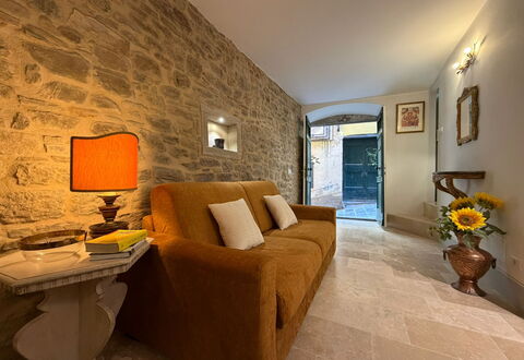 Casa Amandoli: Væg, Gulvbelægning, Indretning, Møbel, Loft, Etage, Belysning, Couch, Værelse, Stue