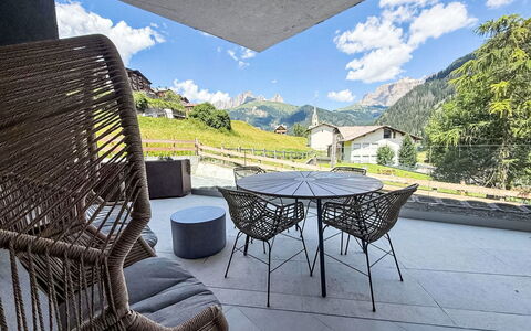 Domus Canazei: Møbel, Udendørs Møbler, Stol, Bjergkæde, Naturmateriale, Skygge, Design, Altan, Alps