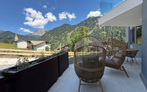 Domus Canazei: Bjergkæde, Dal, Stol, Altan, Alps, Kam, Udendørs Møbler, Eco Hotel, Bjerglandsby
