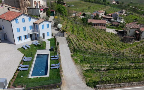 Villa Valdobbiadene Pool Spa: Udendørs Møbler, Fritid, Stol, Svømmepøl, Villa, Stueplante, Udendørs Bord, Flaske