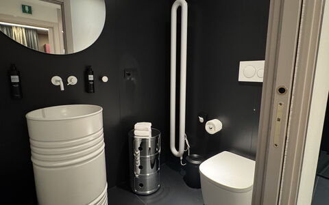 Villa Bocchi: Toiletbræt, Toilet, Sanitærarmatur, Vvs, Badeværelse, Flise