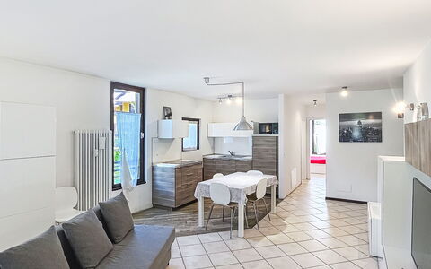 Pinzolo 205: Indretning, Gulvbelægning, Etage, Møbel, Lejlighed, Loft, Couch, Værelse, Stue