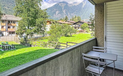 Pinzolo 205: Bjergkæde, Dal, Lawn, Alps, Gård, Altan, Bjerglandsby, Gårdsplads