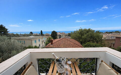 Focaincontromano Seaview, Genova: Altan, Skygge, Udendørs Møbler, Villa