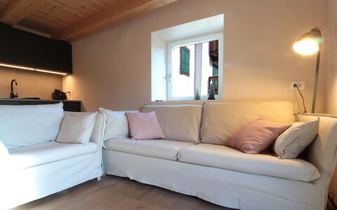 Casa Tomà Mountain View Cortina: Møbel, Couch, Gulvbelægning, Indretning, Etage, Træ, Stue, Trægulve, Pude, Hjem