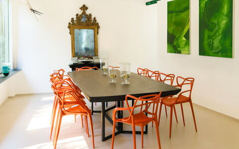 Portofino: Møbel, Gulvbelægning, Indretning, Træ, Etage, Bord, Køkken & Spisebord, Stol, Spisestue, Belysning