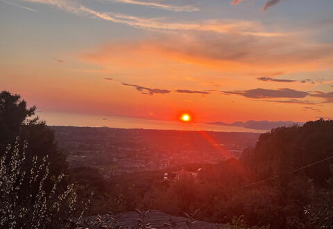 Villa Il Giardino: Himmel, Sol, Afterglow, Daytime, Natur, Horisont, Solnedgang, Orange, Skumring, Afdeling