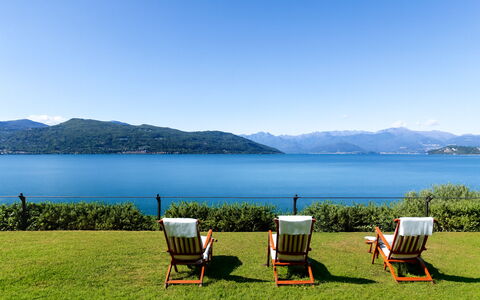 Isa Villa: Blå, Vand, Krop Af Vand, Bjergrige Landskabsformer, Naturlige Landskab, Bjerg, Bakke, Coastal Og Oceaniske Landskabsformer, Bjergkæde, Hav