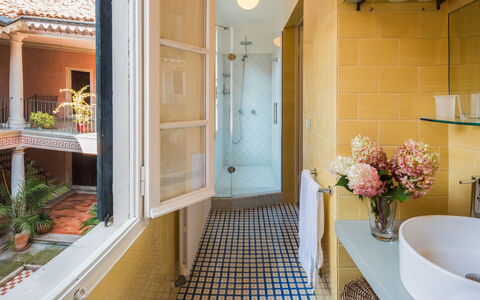 Romantica 16: Indretning, Etage, Sanitærarmatur, Badeværelse, Vvs, Flise, Stueplante, Bejdse, Design, Toiletbræt
