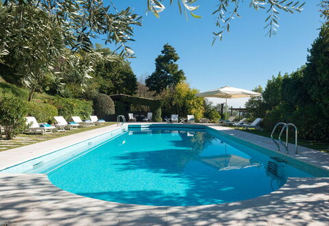 Galero: Svømmepøl, Blå, Udendørs Møbler, Udvej, Liggestol, Skygge, Eco Hotel, Thermae, Paraply, Landscaping