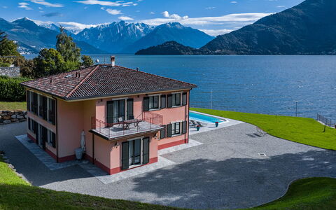 Angela Villa: Villa, Altan, Stuehus
