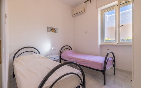Villetta Bluette, Marina di Mancaversa: Etage, Gulvbelægning, Soveværelse, Indretning, Seng, Hjem, Loft, Bed Frame, Værelse, Dør