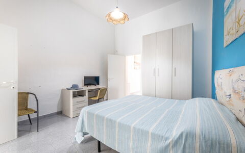 Casa Marinella, Marina di Mancaversa: Møbel, Væg, Indretning, Soveværelse, Seng, Sengetøj, Etage, Gulvbelægning, Sengetøj, Loft