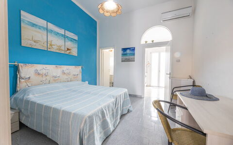 Casa Marinella, Marina di Mancaversa: Lejlighed, Etage, Gulvbelægning, Hotel, Stueplante, Soveværelse