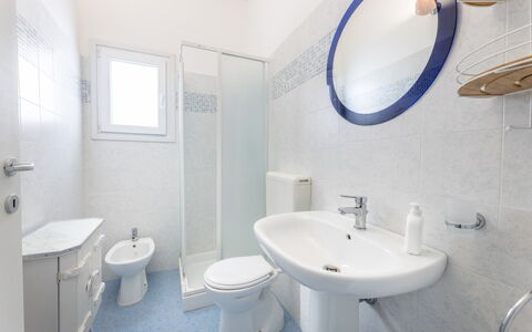 Casa Marinella, Marina di Mancaversa: Gulvbelægning, Etage, Indretning, Sanitærarmatur, Værelse, Loft, Toilet, Badeværelse, Vvs, Flise