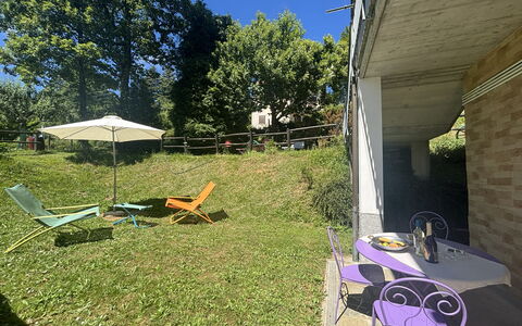 Apartment, Garden, Beigua Unesco Global Geopark: Have, Backyard, Bunddække, Lawn, Udendørs Møbler, Skygge, Gård, Landscaping, Stol, Estate