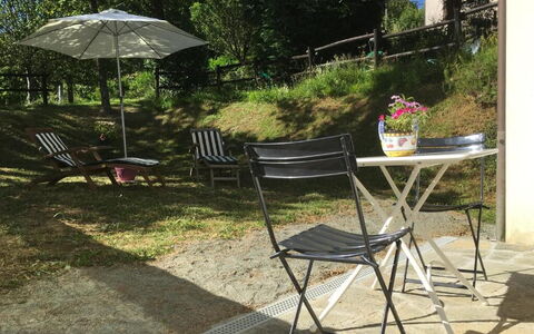 Apartment, Garden, Beigua Unesco Global Geopark: Møbel, Udendørs Møbler, Stol, Bord, Udendørs Bord, Foldestol, Skygge, Have, Køkken & Spisebord, Paraply