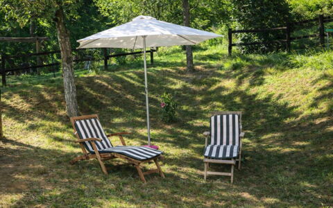 Apartment, Garden, Beigua Unesco Global Geopark: Møbel, Udendørs Møbler, Træ, Stol, Skygge, Paraply, Have, Lawn, Udendørs Bord, Hårdttræ