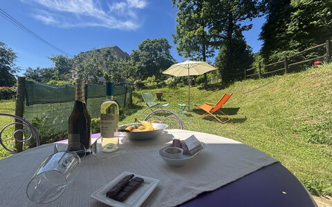 La Montagna al Mare, Relax sul Beigua: Have, Lawn, Udendørs Bord, Udendørs Møbler, Landscaping, Gård, Backyard, Parkere, Eco Hotel, Skygge