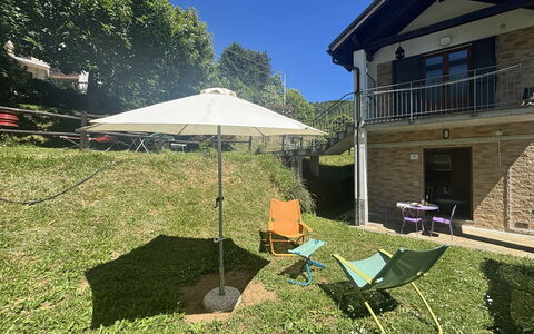 La Montagna al Mare, Relax sul Beigua: Skygge, Lawn, Have, Fritid, Backyard, Paraply, Gård, Landscaping, Udendørs Møbler, Eco Hotel