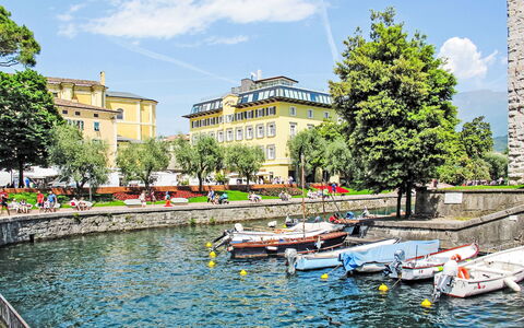 Livia: Vand, Krop Af Vand, Vandvej, City, Sommer, Stad, Bank, Kanal, Sø, Coastal Og Oceaniske Landskabsformer