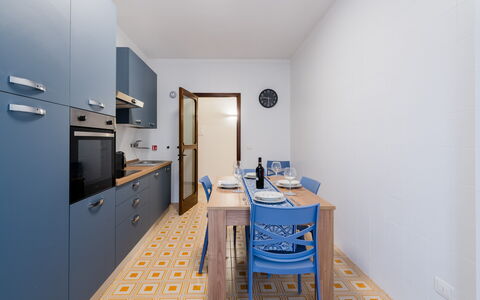 Stella Marina: Gulvbelægning, Indretning, Træ, Etage, Større Bandage, Cabinetry, Værelse, Køkken, Møbel, Countertop
