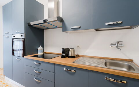 Stella Marina: Køkken, Køkken Apparat, Cabinetry, Countertop, Større Bandage, Komfur, Træ, Komfur, Indretning, Køkkenvask