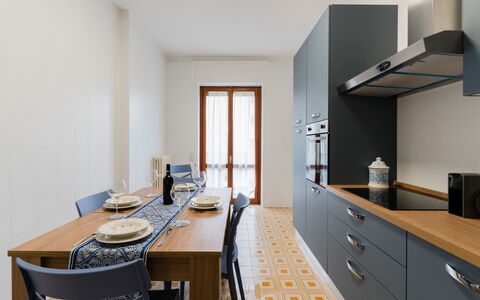 Stella Marina: Køkken, Countertop, Møbel, Cabinetry, Indretning, Gulvbelægning, Køkken Apparat, Træ, Etage, Større Bandage