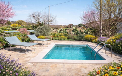 Trulli al Verde Viburno: Svømmepøl, Have, Busk, Landscaping, Udendørs Møbler, Water Feature, Backyard, Skygge, Flise