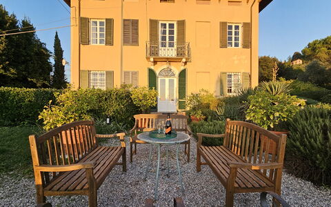 Villa Il Torrazzo, Vista Mare, Massarosa: Busk, Hus, Facade, Hjem, Have, Sommerhus, Estate, Dør, Bunddække, Stuehus