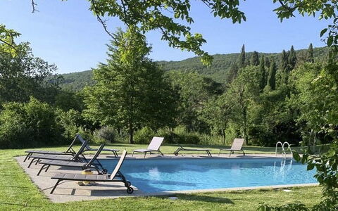 Podere i Prati: Træ, Udendørs Møbler, Møbel, Svømmepøl, Skygge, Fritid, Have, Liggestol, Landscaping, Eco Hotel