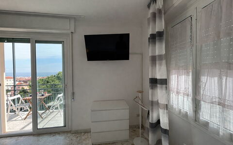 Casa Mimin, Vista Mare, Adults Only, Sanremo: Møbel, Indretning, Etage, Gulvbelægning, Stol, Værelse, Lejlighed, Altan, Skygge, Bejdse