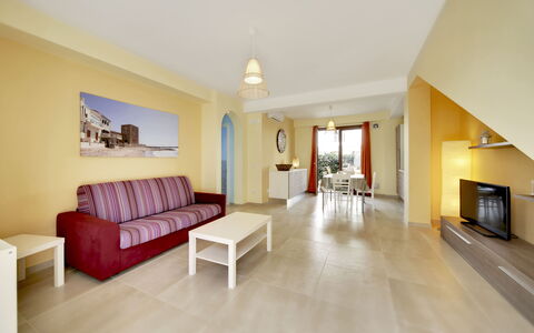 Borgo Vigata 1: Gulvbelægning, Etage, Loft, Udvej, Stol, Stue, Hotel, Couch