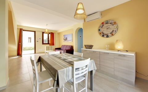 Borgo Vigata 1: Møbel, Indretning, Gulvbelægning, Etage, Træ, Loft, Værelse, Lejlighed, Bord, Belysning