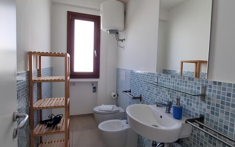 Borgo Vigata 3: Gulvbelægning, Indretning, Etage, Sanitærarmatur, Badeværelsesvask, Badeværelse, Håndvask, Tap, Vvs, Belysning