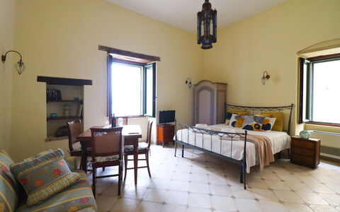 Scilla Centro Storico Otranto: Møbel, Indretning, Væg, Soveværelse, Seng, Gulvbelægning, Etage, Loft, Værelse, Belysning