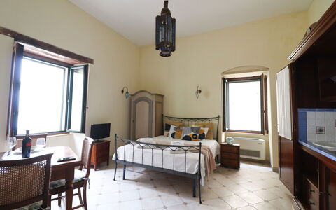 Scilla Centro Storico Otranto: Væg, Møbel, Indretning, Soveværelse, Seng, Loft, Gulvbelægning, Etage, Værelse, Belysning